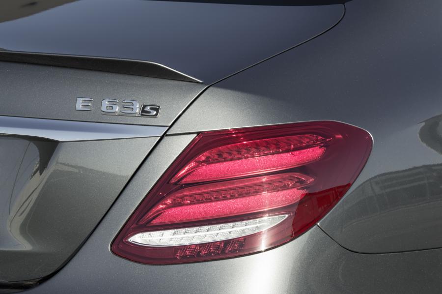 Детали интерьера Mercedes-AMG E63 S 4Matic 2017 года  (WW) (фото 15 из 52)